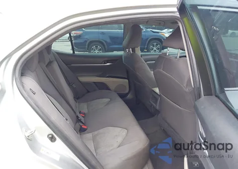 2018 Toyota Camry Le z USA, uszkodzony, nr VIN 4T1B11HK7JU058646